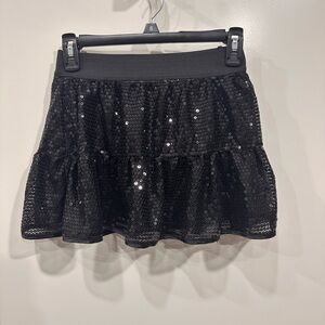Black sequin mini-skirt lined w/ BUILT IN SHORTS elastic waist - size JR Medium